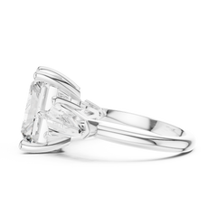 Three Stone Ring with side Kite Stone Three Stone Ring with side Kite Stone